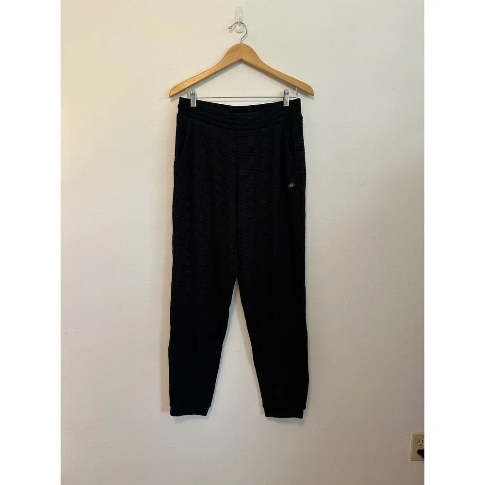 Alo Yoga Waffle Weekend Escape Jogger in Black | Size Large